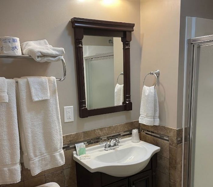 Edmonds Au Gres Inn - Web Listing (newer photo)
